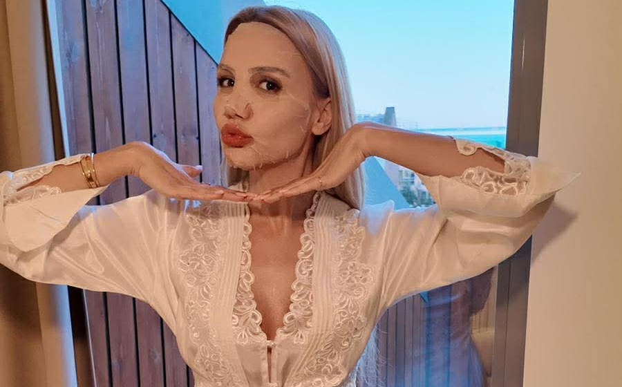 ZEYNEP BOZKAYA’NIN IŞILTISININ SIRRI: GÜZELLİĞİYLE YENİ BİR İŞ BİRLİĞİ