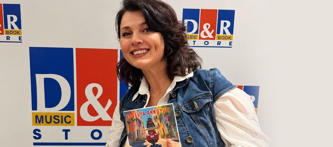 AÇELYA AKKOYUN, D&R’DA HAYATA DAİR İÇTEN MESAJLAR VERDİ