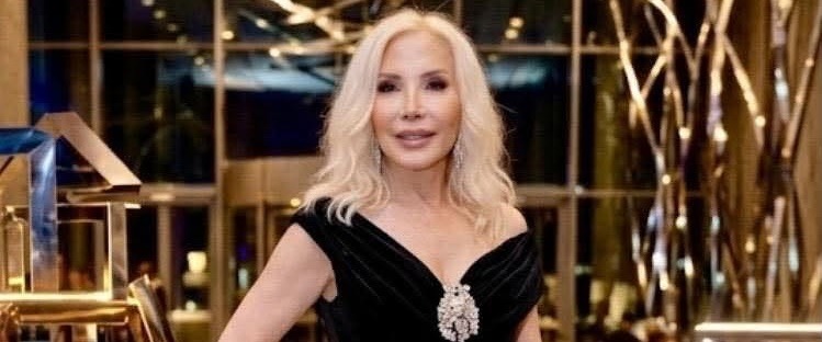 NESLİ ÖZSOY SAHNELERE GERİ DÖNDÜ