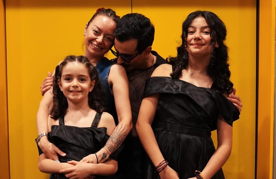 GÖKHAN TÜRKMEN, KIZLARIYLA AYNI SAHNEDE IŞIL IŞILDI