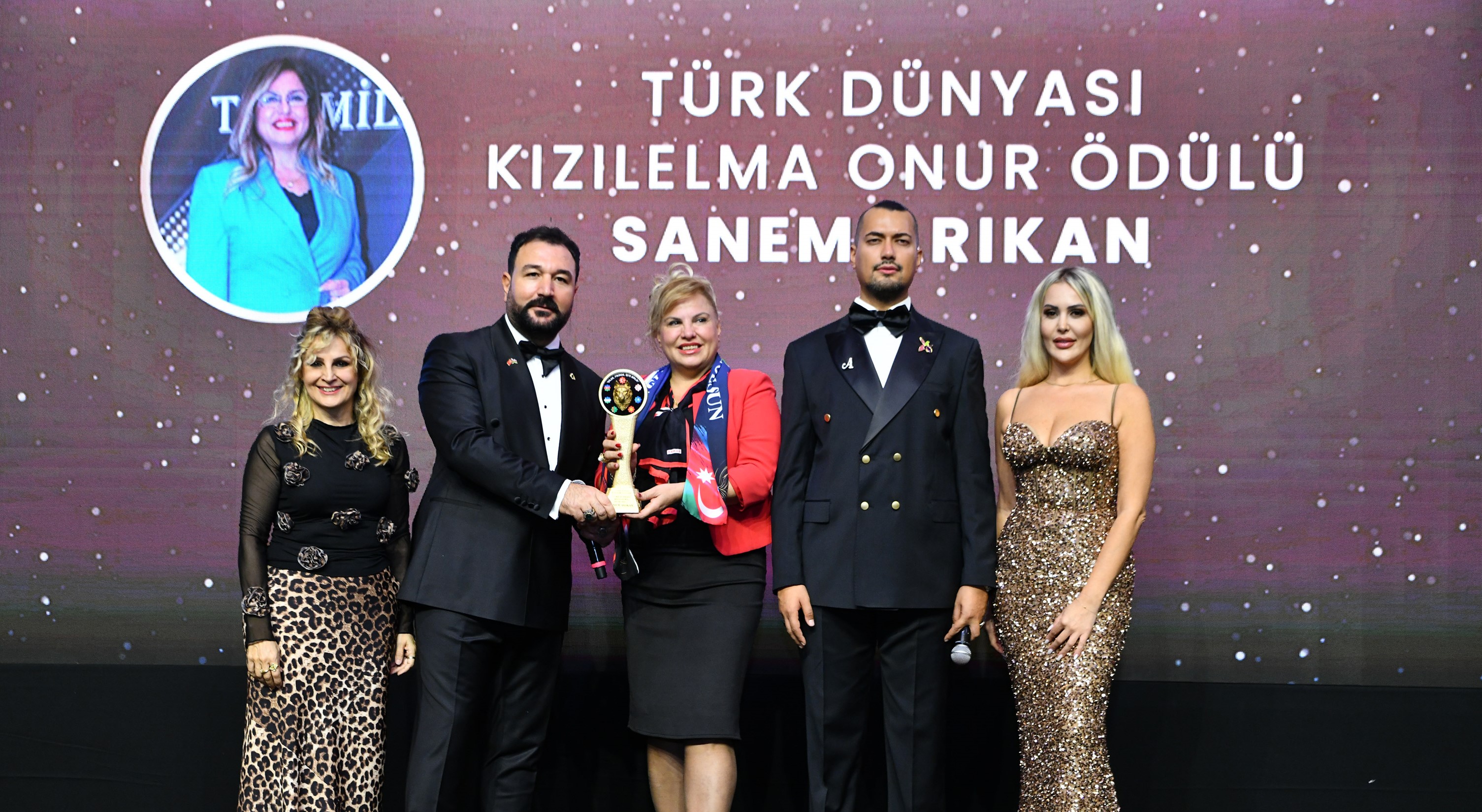 Türk Dünyası Kızıl Elma Ödülleri Sahiplerini Buldu.