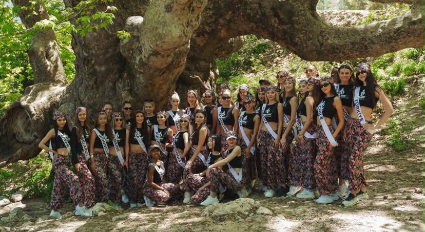 TOROSLARDA GÜZELLİK RÜZGARI: MİSS AURA GÜZELLERİ ŞALVAR GİYİP PODYUMA ÇIKTI!