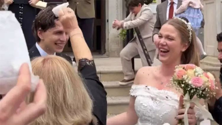 LONDRA’DA EVLENDİ