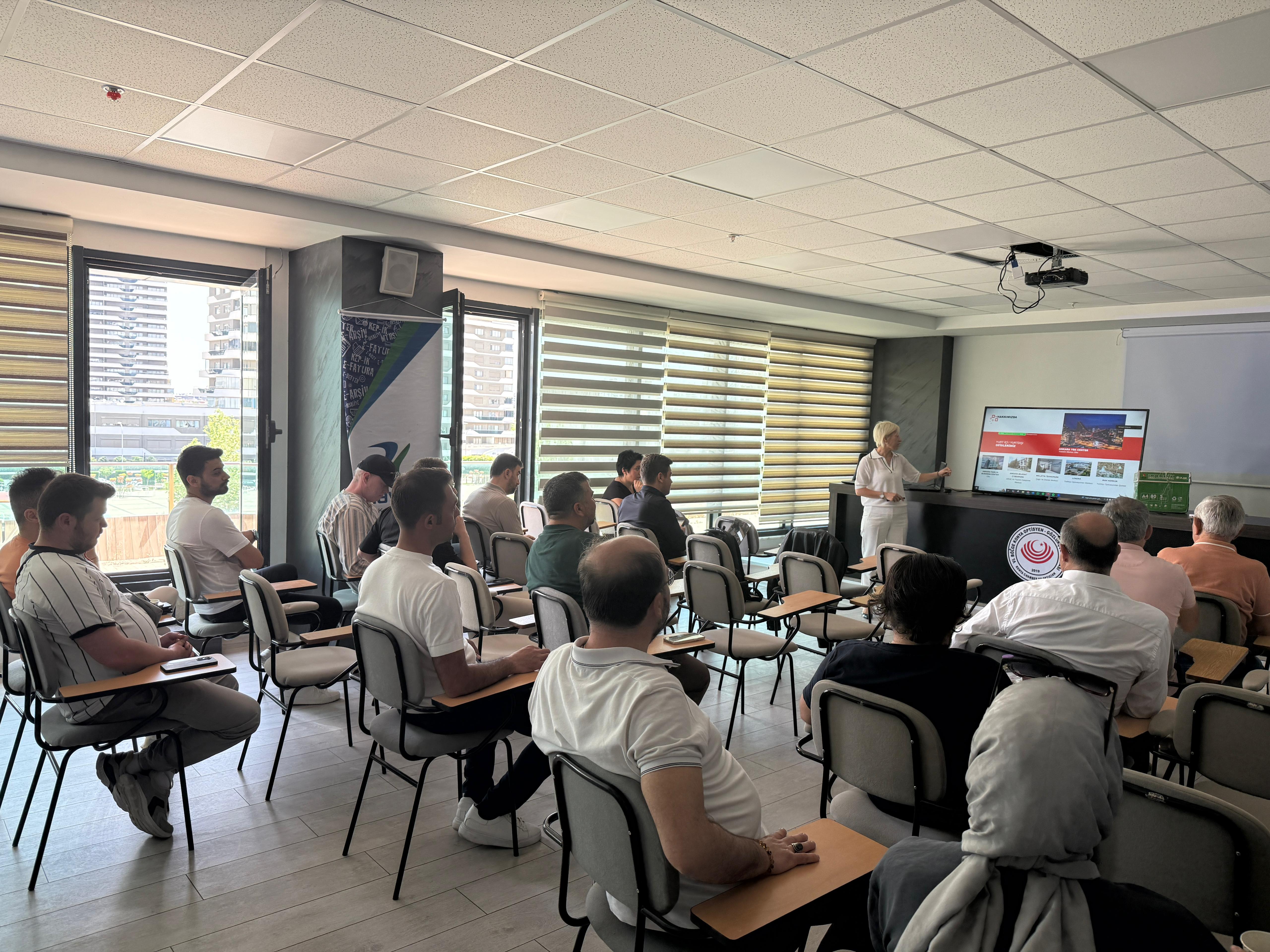 Konya’da optisyenler için dijital dönüşüm semineri düzenlendi