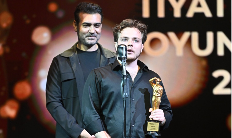 EN BAŞARILI ERKEK  OYUNCU ÖDÜLÜ   