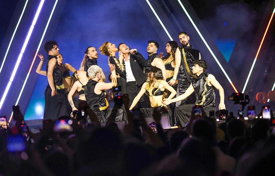 GÜLBEN ERGEN VE MUSTAFA SANDAL’DAN SAHNEDE SÜRPRİZ DÜET