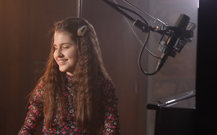 İPEK NİSA GÖKER’DEN YENİ EP: “YILDIZ TOZU” 23 NİSAN’DA GTR MÜZİK ETİKETİYLE YAYINDA!