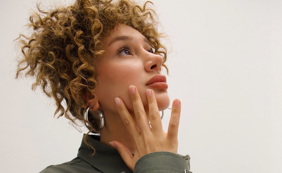 MELA BEDEL’DEN YAZA DAMGA VURACAK YENİ HİT “HADİ YALLAH”