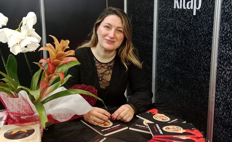 ZAMANSIZ KADINLARIN ÖYKÜLERİ BU KİTAPTA