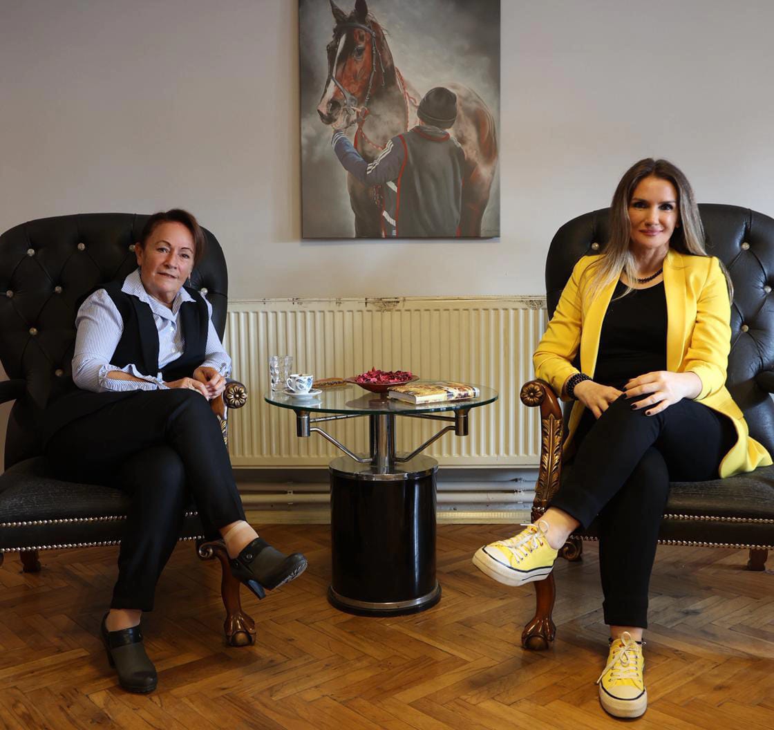 BAŞARILI OYUNCU SABRİYE KARA ELİF KAYNAR'LA SANATA DAİR'DE!