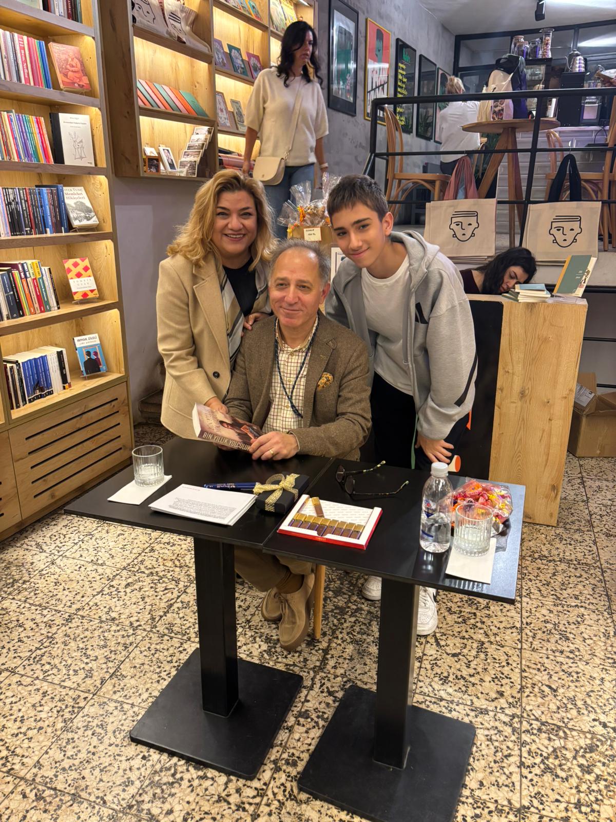 TARİH VE MACERA ROMANI TUTKUNLARI ‘BİN YILLIK YOLCULUK’ İÇİN BULUŞTULAR!