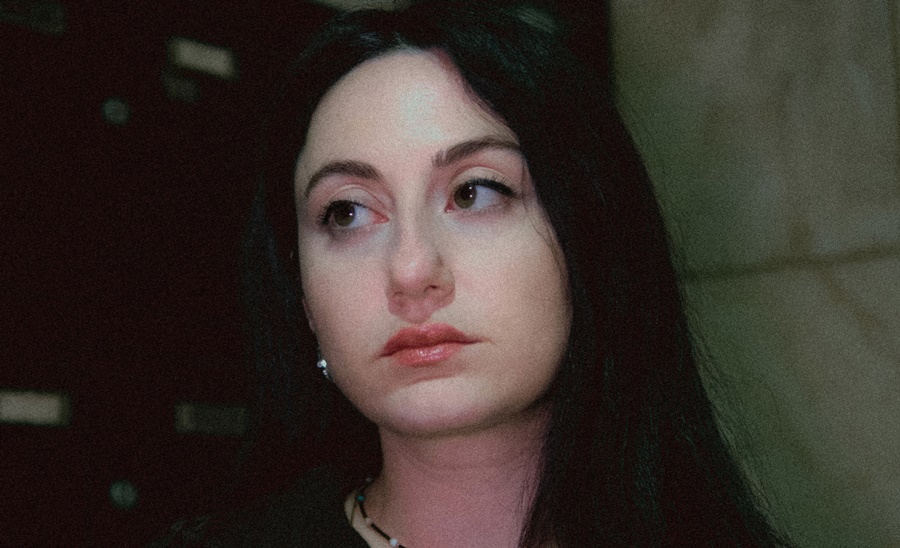 ALTERNATİF SAHNEYE YENİ BİR DOKUNUŞ: İLAYDÁ’DAN “Bİ’ ŞANS VER”