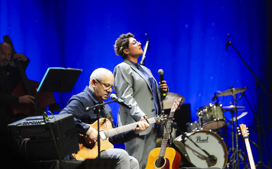 BÜLENT ORTAÇGİL İLE KADIN SESİ DEĞMİŞ ŞARKILAR